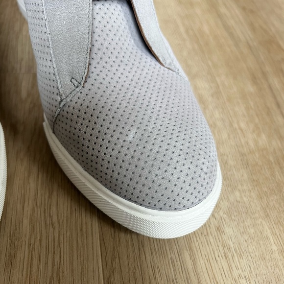 Linea Paolo Wedge Sneaker Light Grey - Picture 3 of 8